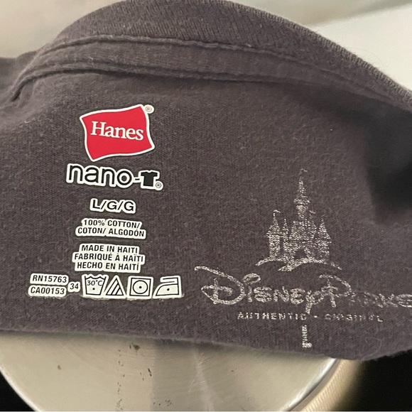 $10 SALE Dark Gray Hanes/Disney Graphic Tee Wicked Queen Shirt 100% Cotton - Picture 4 of 5